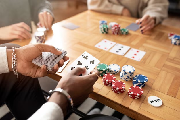 Antarmuka aplikasi mobile gigantoraptor menampilkan meja dealer langsung dan pilihan permainan slot